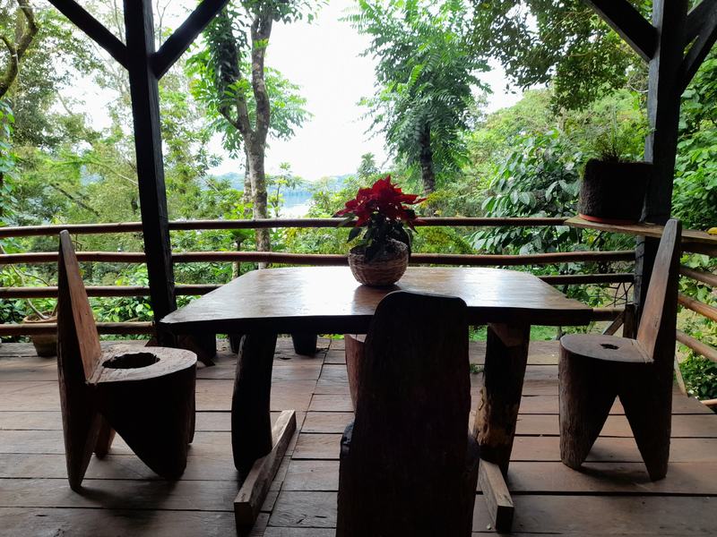 Terraza con vista a la laguna de Catemaco
